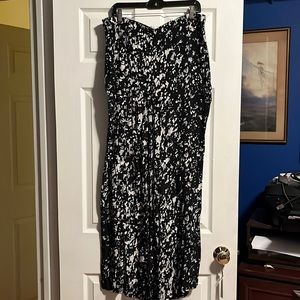 Woman’s lightweight palazzo pants